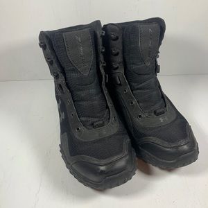 Woman’s size 7 under Armour tactical boots.